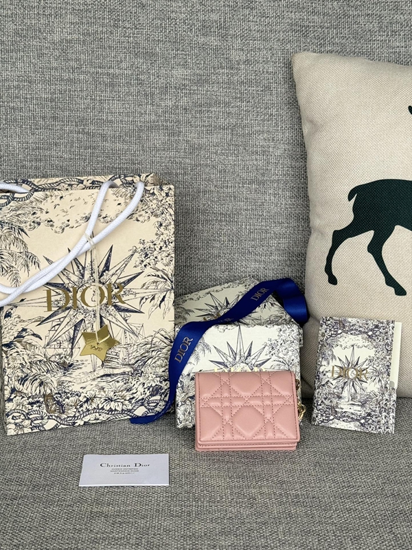 ディオール財布全体デザイン